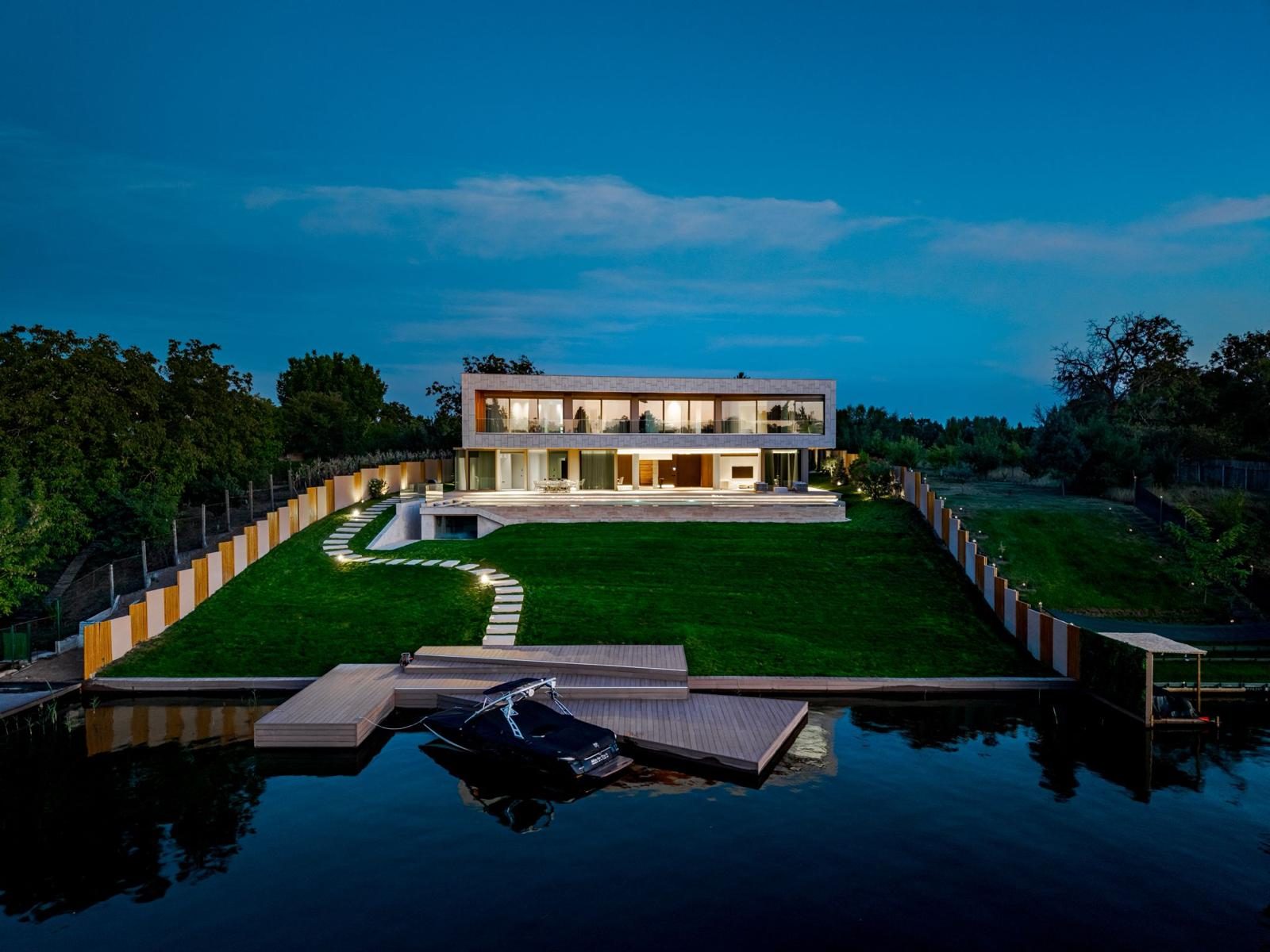 Infinity Snagov – Lakefront Luxury Residence